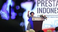 Presiden kelima RI Megawati Soekarnoputri memberikan sambutan pada Festival Prestasi Indonesia di JCC Jakarta, Senin (21/8). Festival Prestasi Indonesia juga menyelenggarakan pagelaran seni Pancasila Gemilang. (Liputan6.com/Johan Tallo)