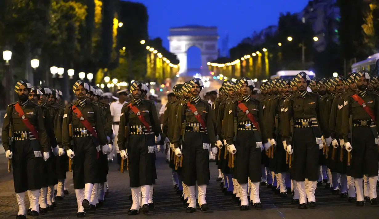 Hari Bastille adalah hari libur nasional Prancis yang memperingati awal Revolusi Prancis pada 14 Juli 1789. (AP Photo/Christophe Ena)