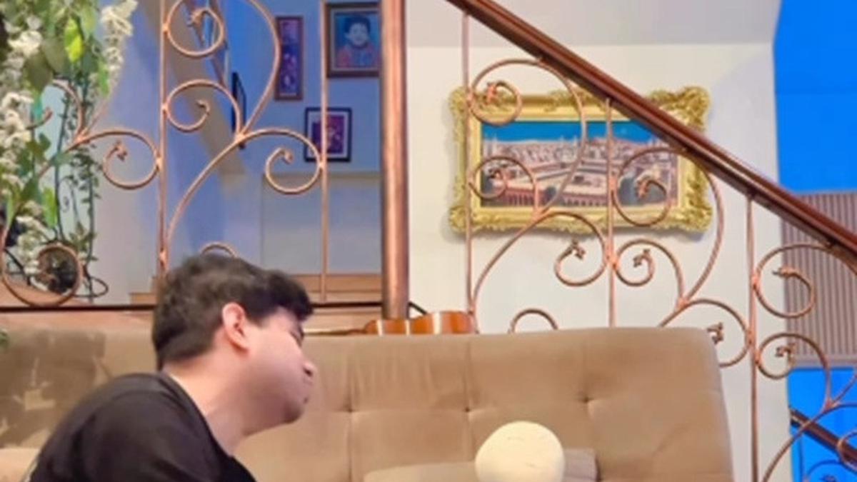 5 Potret Tangga Rumah Fadil Jaidi, Detail Ornamen yang Jarang Disorot