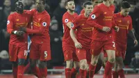 Pemain Liverpool merayakan gol Mane ke gawang Tottenham (AP)
