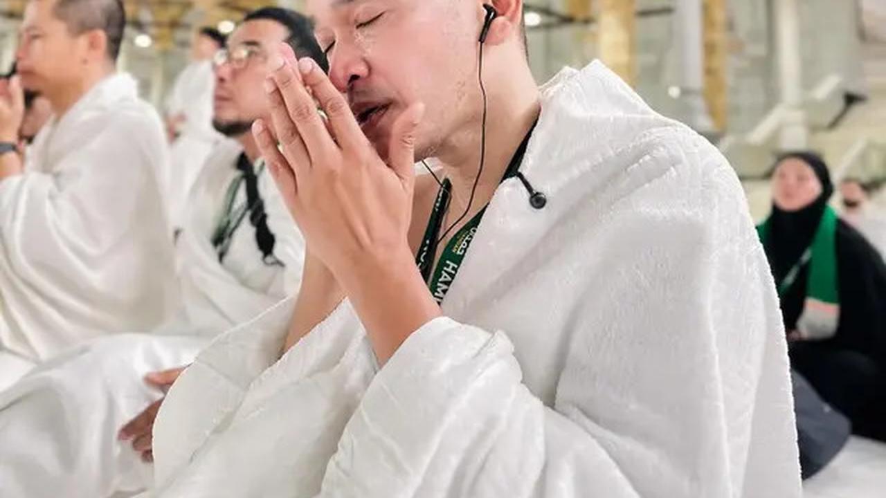 6 Potret Ruben Onsu di Depan Ka'bah, Tunjukkan Indahnya Kedekatan dengan Sang Pencipta