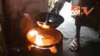 Sejumlah warga Desa Ngoro, Jombang, memilih memakai serbuk gergaji untuk memasak. Sedangkan warga Desa Haurngombong, Sumedang, menggunakan biogas dari kotoran sapi. 