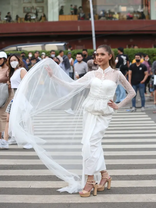 Gaun pengantin dan kebaya pernikahan rancangan desainer Paula Meliana dipamerkan di Citayem Fashion Week (ist)