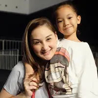 (instagram/monaratuliu)