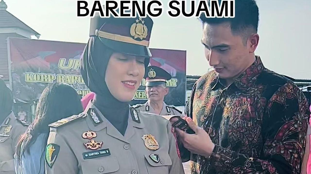 Sweet Banget, Polwan Perwira Pertama Kali Naik Pangkat Bareng Suami Disiram Air Kembang