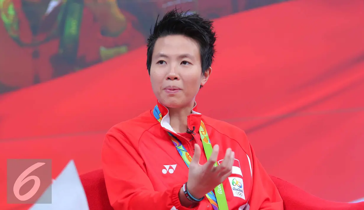 Atlet bulu tangkis Liliyana Natsir saat berbagi cerita keseruan bersama SCTV dan Liputan6.com di Jakarta, Kamis (25/8). Liliyana menceritakan ketegangan saat berlaga di final dan berhasil meraih medali emas untuk Indonesia. (Liputan6.com/Angga Yuniar)