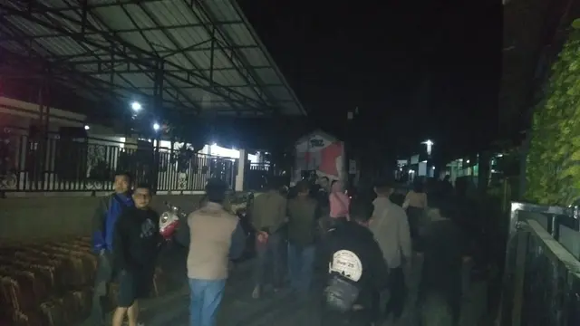 Peristiwa pembacokan menggegerkan warga Kampung Kancah Nangkub, Desa Nagrak Utara, Kecamatan Nagrak, Kabupaten Sukabumi. (Liputan6.com/Fira)