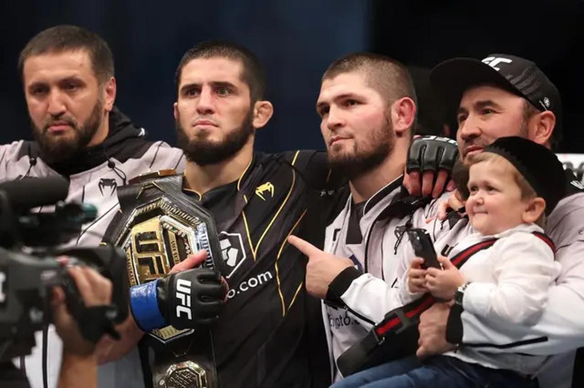 Khabib Nurmagomedov Tolak Jabat Tangan dengan Presenter Perempuan di Final Liga Champions, Ini Alasannya