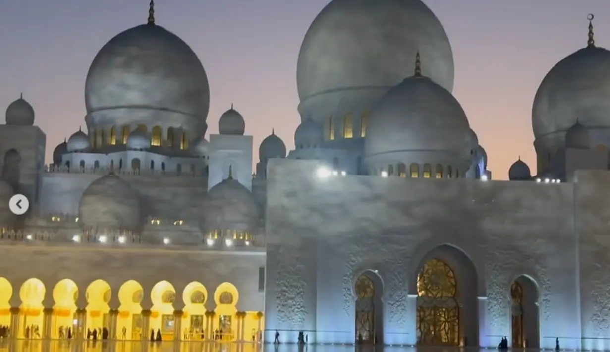 Masjid Agung dibangun antara tahun 1994 dan 2007 dan diresmikan pada bulan Desember 2007. (Foto: Instgaram/ songgeonhee)