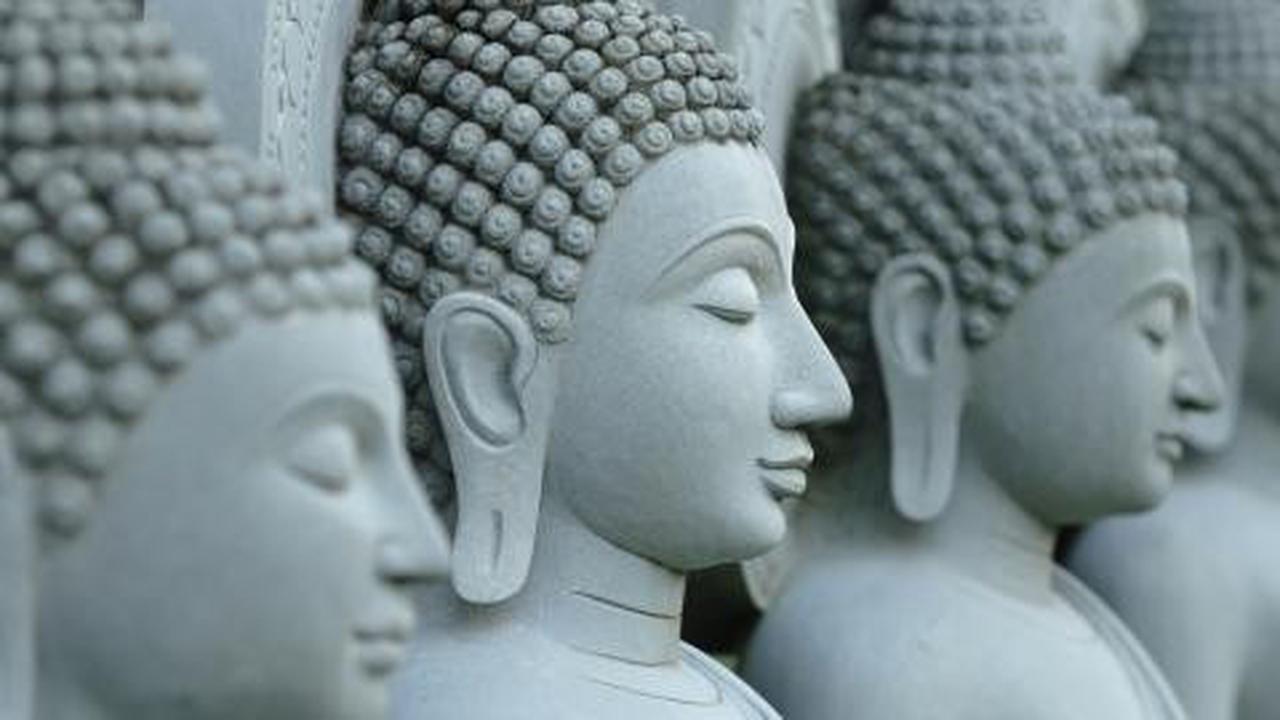 Imlek, umat Tridharma Solo mandikan patung Budha