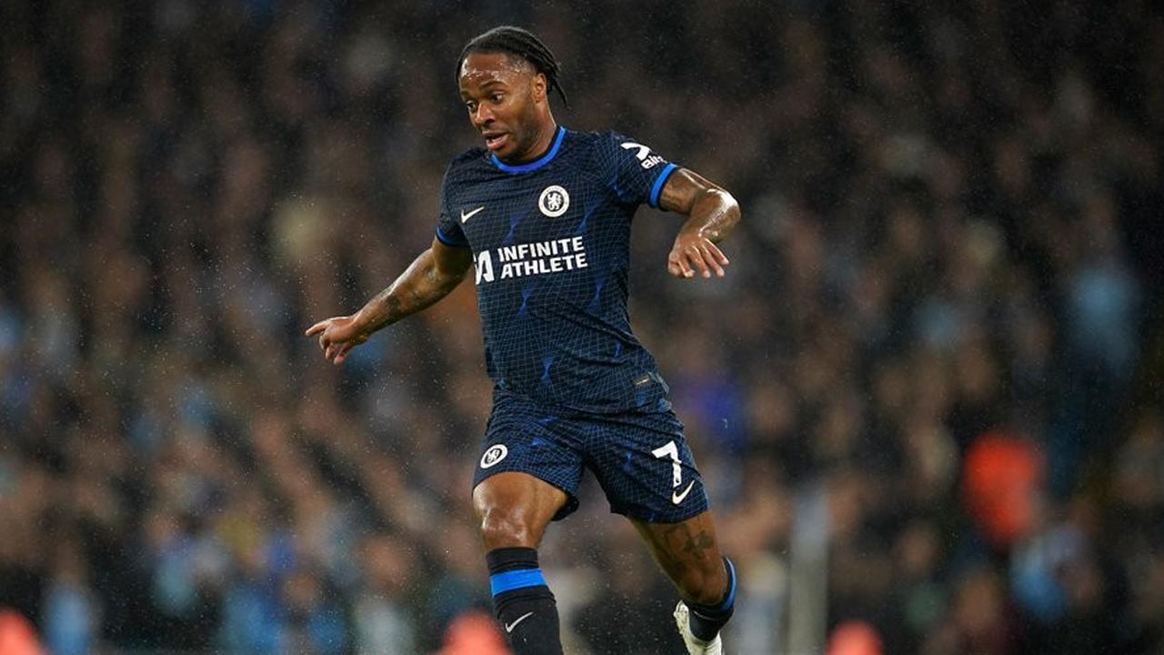 Tragisnya Karier Sterling: Ketika Kejayaan Berubah Jadi Keheningan di Usia Emas