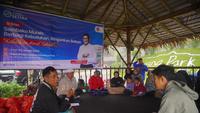Sandiaga Ringankan Beban Warga Terdampak Bencana Sumatra, Gelar Bazar Sembako Murah