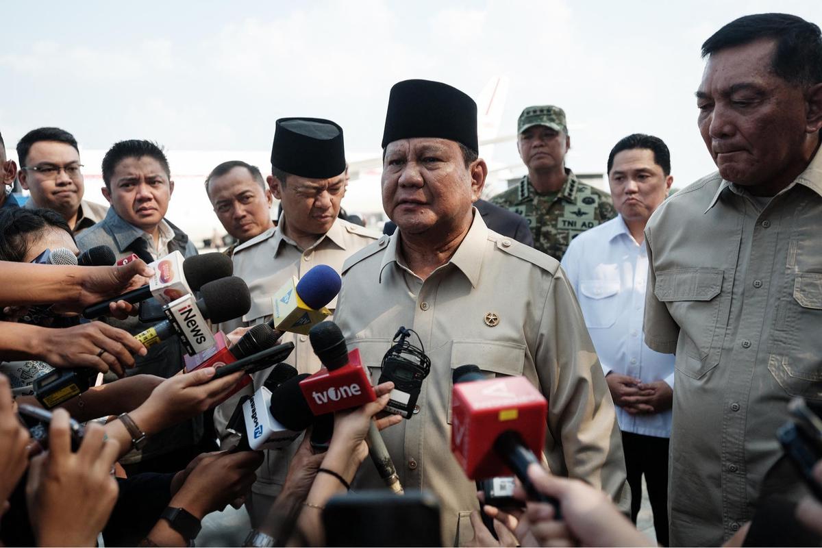 FOTO: Presiden Prabowo Tiba di Halim Usai Wakili Indonesia di KTT Perdamaian Mesir