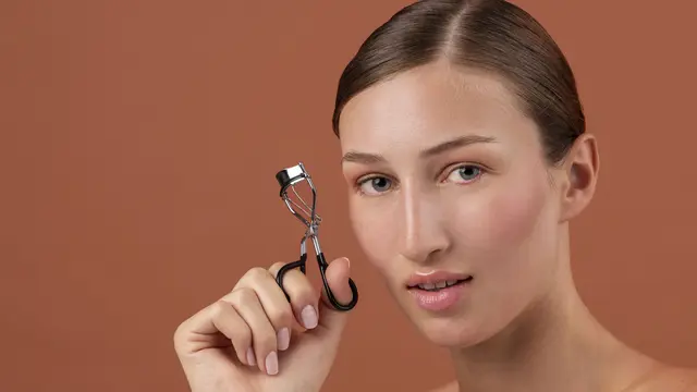 3. Pastikan Penjepit Bulu Mata Bersih [Dok/freepik.com]