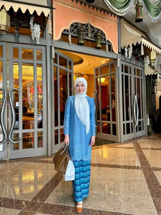 6 Potret Lebaran Ayana Moon di Jakarta dan Malaysia, Semua Berkesan