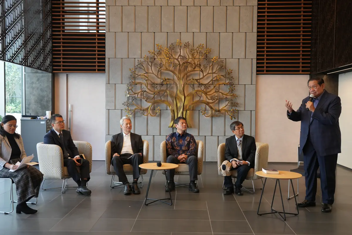 Mantan Presiden RI ke-6, Susilo Bambang Yudhoyono (SBY) dalam acara bedah buku "Standing Firm for Indonesia's Democracy" di KBRI Tokyo, Jepang pada Jumat (7/3/3035). (Dok: KBRI Tokyo)