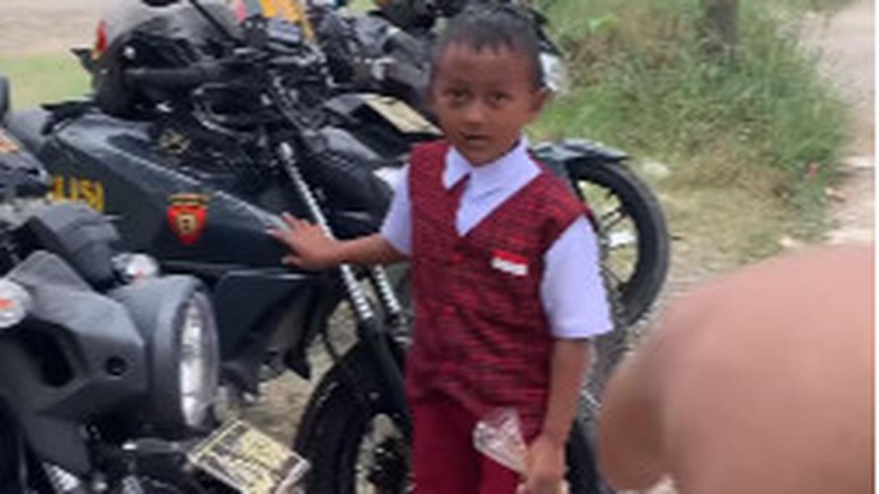 Bocah SD Tepergok Ngelus-elus Motor Polisi, Wajahnya Panik Dihampiri Anggota Endingnya Tak Terduga