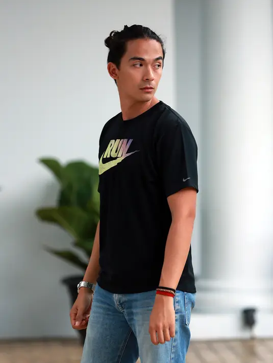 “Nah caranya gimana sih, karena basicnya males, males brati gamau kerja males itu tak mau usaha. ‘wah orang banyak duit tuh, dipegang, gue pengen punya duit gimana ya, gue ambil’ nah itu pikirannya mansyur.” papar Lionil. (Deki Prayoga/Bintang.com)