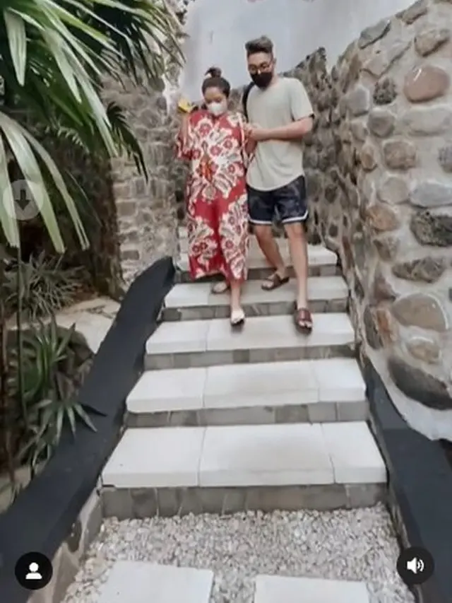 6 Momen Siti Badriah Tunjukkan Baby Bump, Sudah Terlihat Jelas