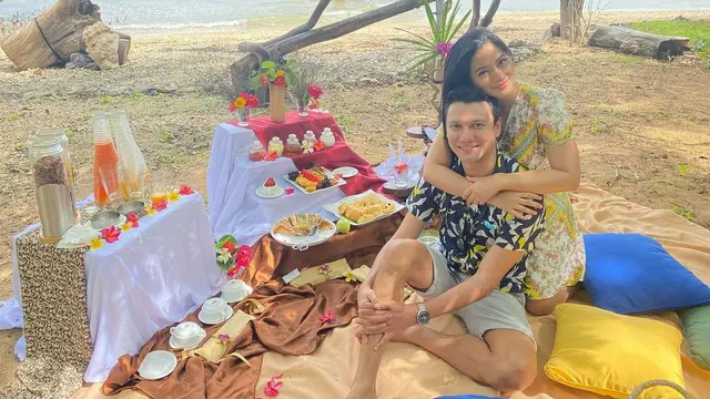 Titi Kamal dan Christian Sugiono