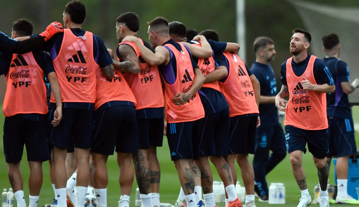 Argentina akan menghadapi Paraguay pada lanjutan Kualifikasi Piala Dunia 2026 Zona Amerika Selatan matchday ketiga di Stadion Mas Monumental, Jumat (13/10) pukul 06.00 WIB. (AP Photo/Gustavo Garello)
