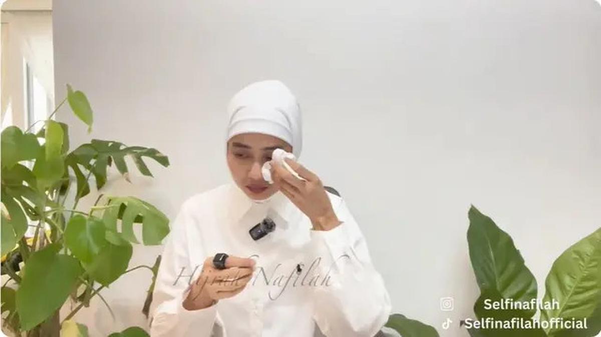 6 Potret Selfi Nafilah Mantan Istri Iwa K MantapBerhijab, Ungkap Proses Hijrah