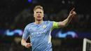 Kevin De Bruyne sukses membawa kemenangan untuk Man City saat menjamu Atletico Madrid pada leg pertama perempat final Liga Champions 2021/22, Rabu (06/04/2022) dini hari WIB. Satu-satunya gol atas nama dirinya tersebut menjadi modal penting bagi The Cityzens untuk leg kedua nanti. (AP/Dave Thompson)