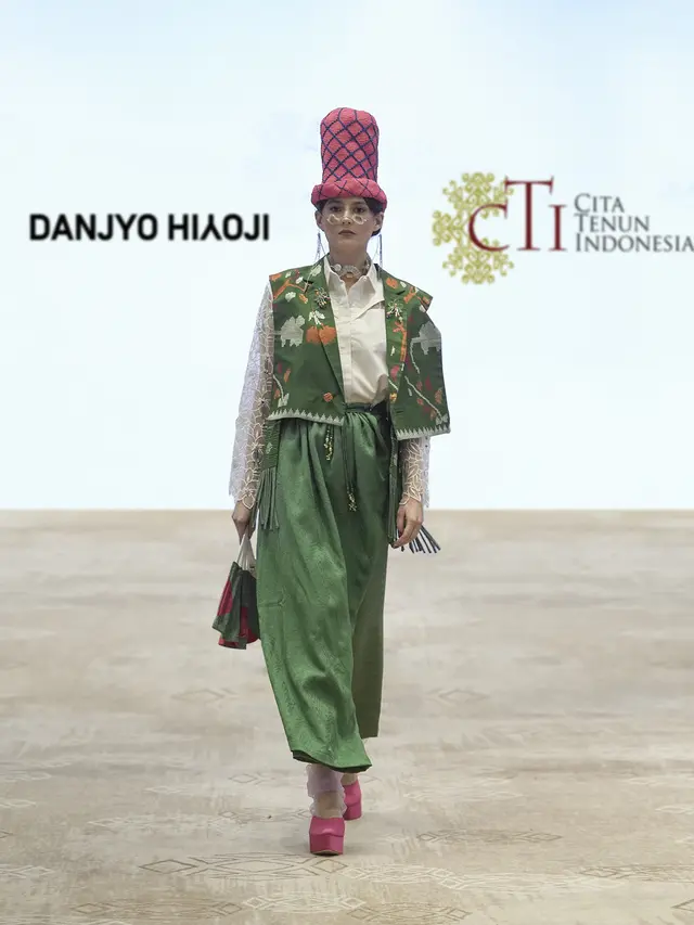 KBRI Doha menyelenggarakan peragaan dan pameran busana yang bertajuk “Wastra Nusantara": The Journey to Indonesian Fashion pada tanggal 30-31 Oktober 2022 bertempat di Alwadi Hotel, Doha. (Dok: Kemlu RI)
