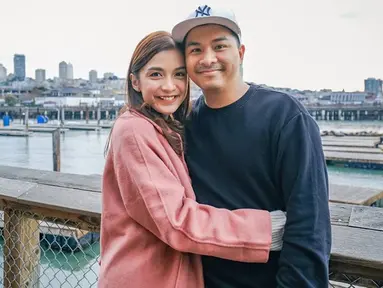 Chelsea Olivia dan Glenn Alinskie dikenal sebagai pasangan yang kerap travelling di berbagai belahan dunia. Keduanya pernah liburan keliling Eropa dan Jepang, kini pasangan tersebut menghabiskan liburannya di Amerika Serikat.(Liputan6.com/IG/@chelseaoliviaa)