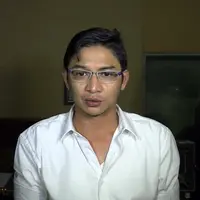 Pasha ‘Ungu’ tengah sibuk bolak-balik Jakarta-Palu untuk kampanye nya. Sedangkan sang istri yang tengah mengandung anak ketiganya, akan direncanakan melahirkan di Jakarta secara Caesar.