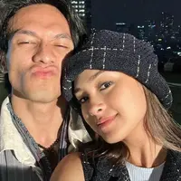 Caitlin Halderman membagikan postingan  behind the scene dari episode pertama sampai ketiga di media sosialnya. (Instagram/caitlinhalderman)