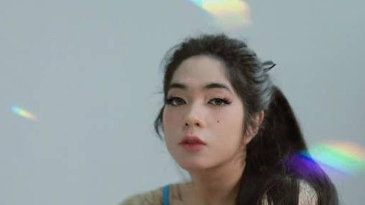 Menghilang Bak Ditelan Bumi, Ini Potret Terbaru Prisa Rianzi Hot ,om yang Kekar dan Bertato Semakin  Nyentrik