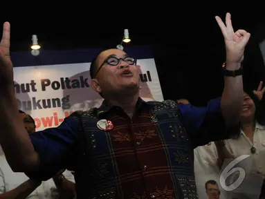Juru Bicara Partai Demokrat Ruhut Sitompul berubah sikap 180 derajat terkait pilihannya pada Pemilu Presiden 9 Juli mendatang. Jakarta, Senin (23/6/2014) (Liputan6.com/Herman Zakharia)