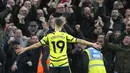 Gol tersebut membawa Arsenal menang dengan skor 3-0 dan membawa mereka ke puncak klasemen sementara Liga Inggris. (AP Photo/Dave Shopland)