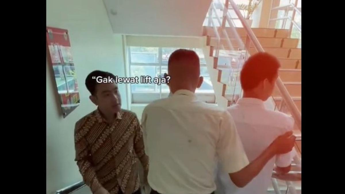Gibran Rakabuming Tinjau Puskesmas, Berbagi Bantuan dan Menjadi Contoh Kepedulian Sosial