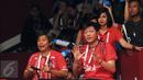 Pelatih ganda putra Indonesia,HerryIman Piergardi (kiri) memberi arahan pada Hendra/Ahsan saat laga melawan Liu Xiaolong/QiuZihan (Tiongkok) di final Total BWF World Championships 2015, Jakarta, Minggu (16/8/2015). (Liputan6.com/Helmi Fithriansyah)