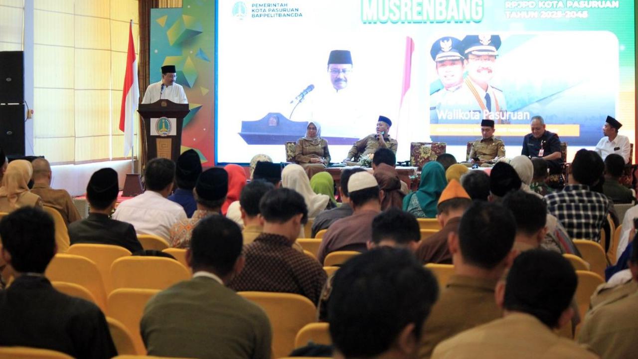 Kemudian Gus Ipul menjabarkan bahwa RPJPD Kota Pasuruan 2025-2045 tegak lurus dengan cita-cita nasional dan propinsi Jawa Timur.<br>