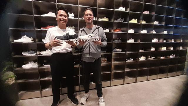 Sepatu Rancangan petenis Roger Federer