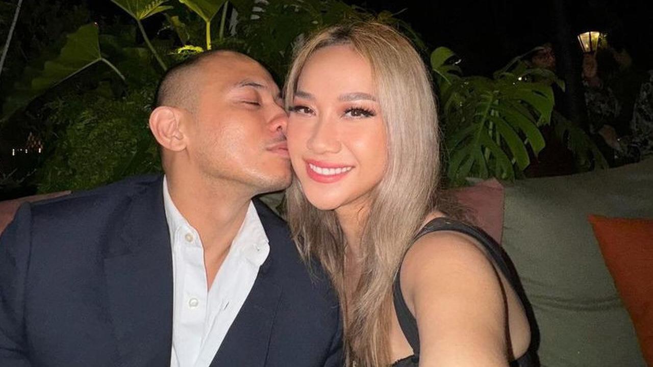 Potret Bunga Citra Lestari & Tiko Aryawardhana Dinner Romantis, Dress Hitam Belahan Tinggi Disorot