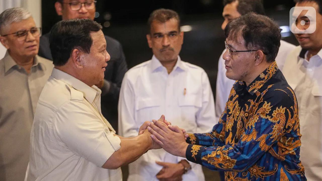 Menurut Budiman, Prabowo tidak tepat jika hanya konsultasi dengan Jokowi yang dianggap sebagai mentornya untuk menggandeng Gibran.<br>