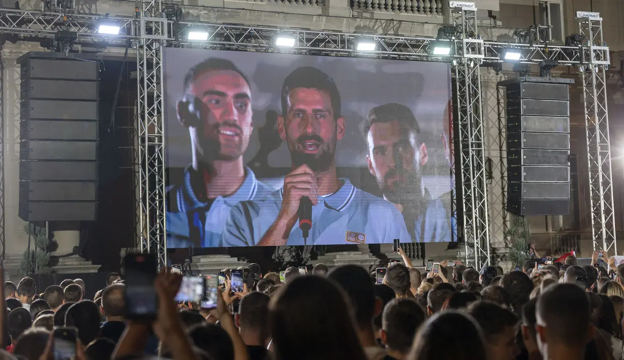 Petenis Serbia, Novak Djokovic memberikan sambutan saat acara di ibu kota Belgrade, Serbia, 12 September 2023 waktu setempat. (AP Photo/Marko Drobnjakovic)