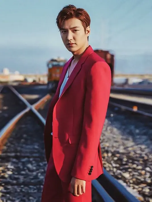 Namun kabar putusnya itu tidak dibenarkan oleh agensinya, JYP Entertainment. “Keduanya masih  berpacaran dan tidak putus sampai saat ini, hanya kesibukan keduanya saja yang membuat tak ada pertemuan,” ucap perwakilan agensi tersebut.  (Instagram/leeminho)