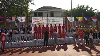 Tim tenis beregu putra Indonesia merebut medali emas ASEAN School Games 2019 (ASG 2019) di GOR Universitas Semarang, Jawa Tengah, Minggu (21/7/2019). (Liputan6.com/Windi Wicaksono)