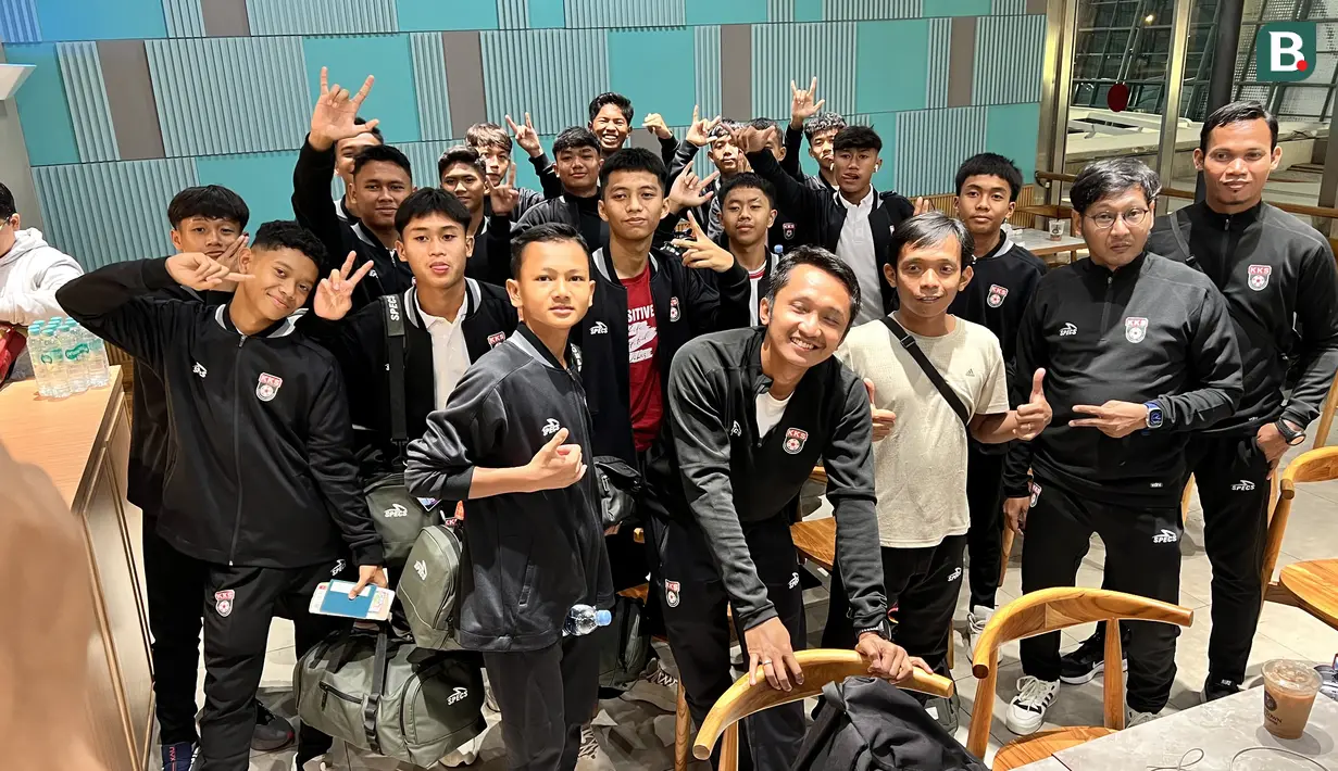 Pemain-pemain Korea-Korea Selecao akan berangkat ke Portugal untuk menjalani training center di Lisbon. Mereka bertolak ke Portugal melalui bandara Soekarno Hatta, Tangerang, Rabu (20/11/2024). (Bola.com/Bagasakara Lazuardi)