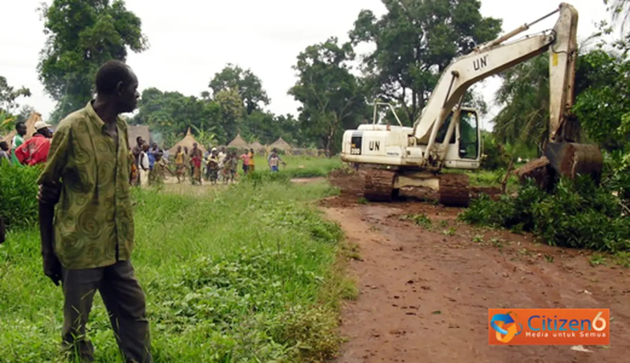 Citizen6, Kongo: Salah satu tugas pokok Satgas Kizi TNI adalah merehabilitasi dan membangun infrastruktur berupa jalan dan jembatan. (Pengirim: Badarudin Bakri)