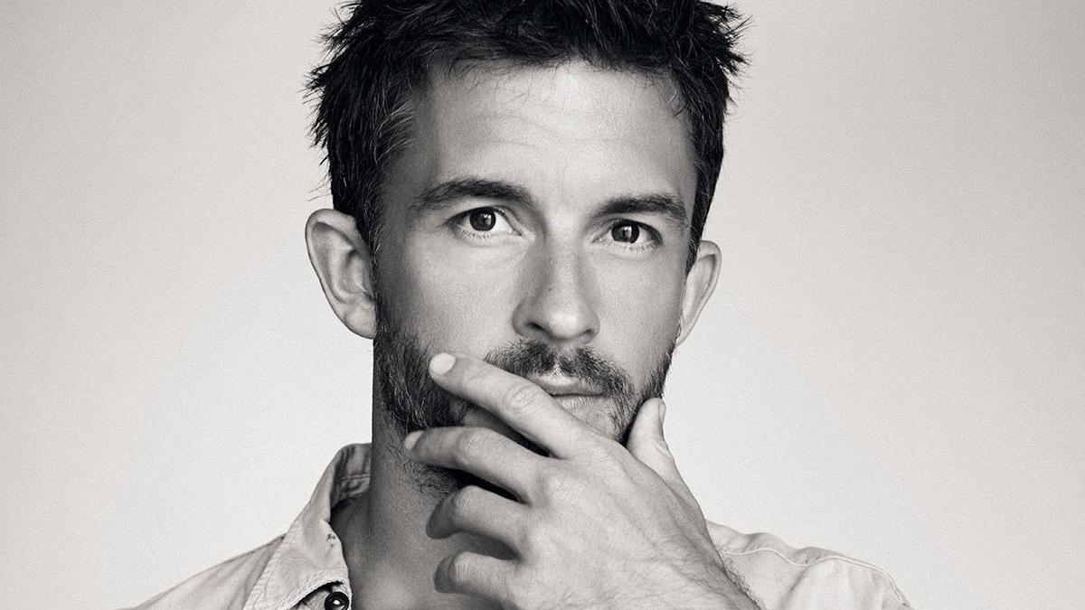 Jonathan Bailey, Si Pria Terseksi Dunia 2025 Ungkap Rahasia Tubuh Atletisnya