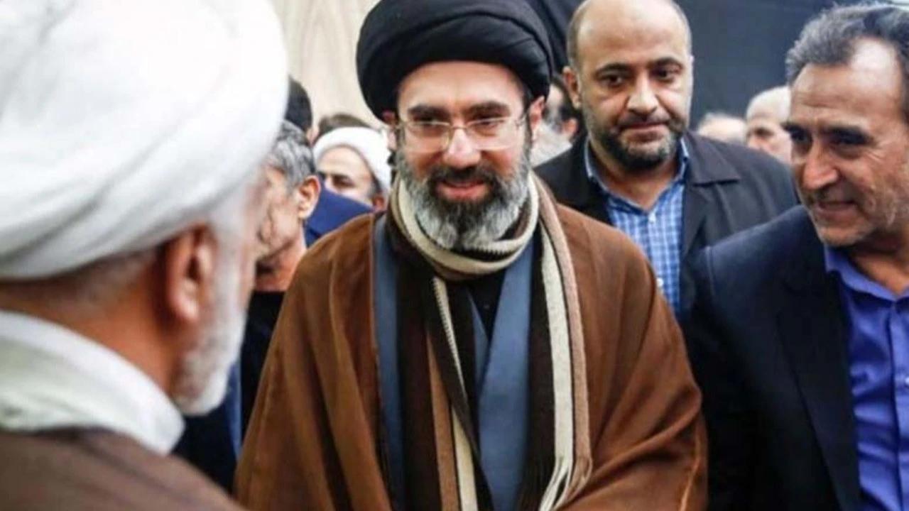 Intelijen AS: Pemimpin Tertinggi Iran Mojtaba Khamenei Gunakan Kurir Terpercaya buat Komunikasi