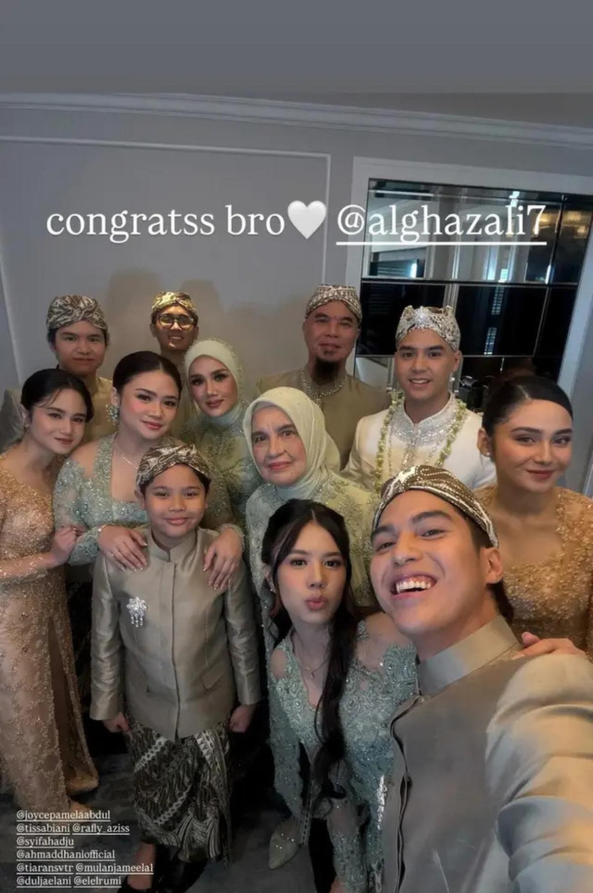 Aura Mewah dan Lembut Shafeea Ahmad Saat Hadiri Pernikahan Al Ghazali, Soft Glam Look-nya Bikin Terpukau