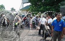 Demonstran lumpuhkan Bandara Polonia