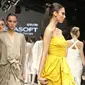 Intip berbagai koleksi busana Jeffry Tan yang berkolaborasi dengan Serasoft di panggung JFW 2018.